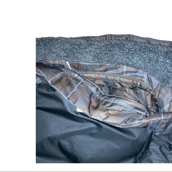 Patagonia Women's Down Filled Hooded Vest. Sz: Small - Picture 7 of 11